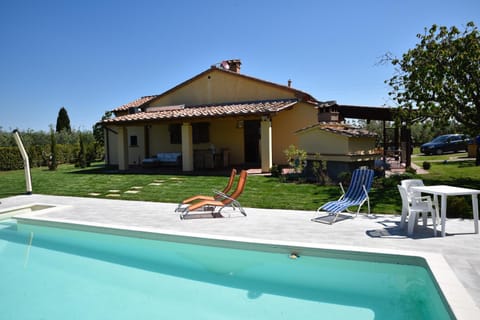 Property building, Balcony/Terrace, Garden view, Pool view, Swimming pool, Swimming pool, sunbed