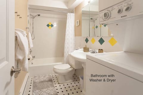 the Lanai, Best Area, 2 Bedrooms, WD, Large Balcony, Condo, 825sf Apartment in Tacoma