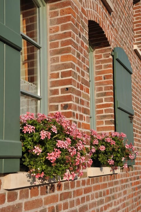Facade/entrance, Decorative detail