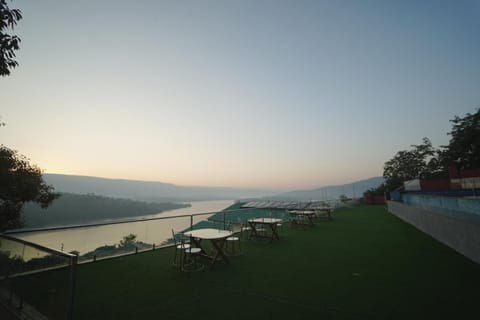 Facade/entrance, Lake view, River view, Sunrise