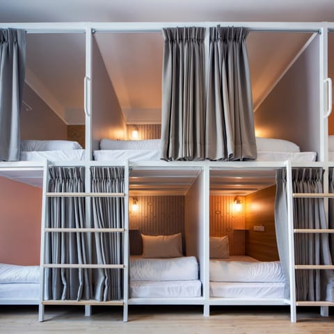 Bedroom, bunk bed