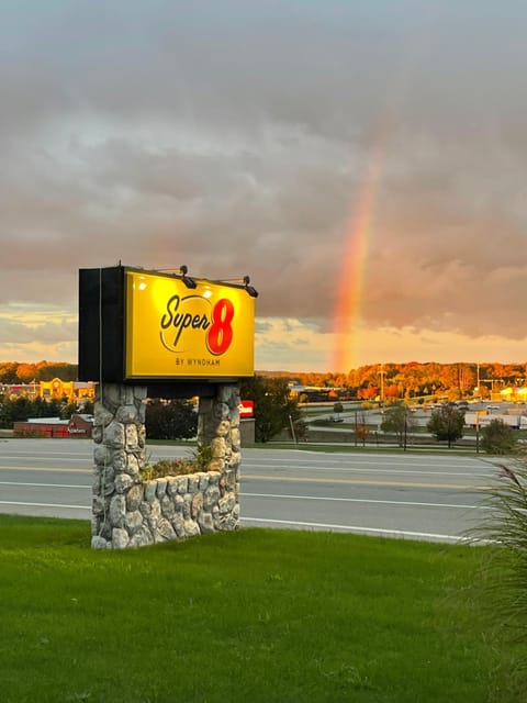 Super 8 by Wyndham Petoskey Hotel in Petoskey