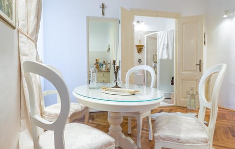 Bathroom, Dining area