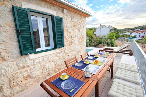 Balcony/Terrace, Seating area, Dining area, Swimming pool
