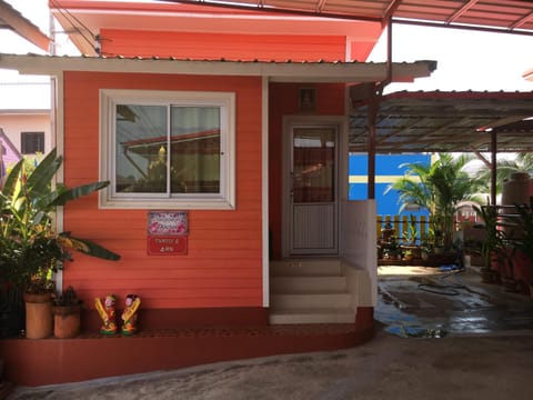 Property building, Facade/entrance, Area and facilities