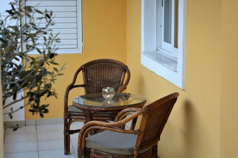 Raph's Studios-Apts By The Sea Apartment in Agia Marina