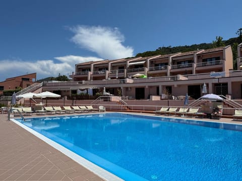 Property building, Day, Natural landscape, Mountain view, Pool view, Swimming pool, sunbed