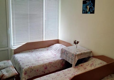 Bed, Summer, Balcony/Terrace, Balcony/Terrace, Photo of the whole room, Bedroom, young children, older children, group of guests, cot, Family, Family