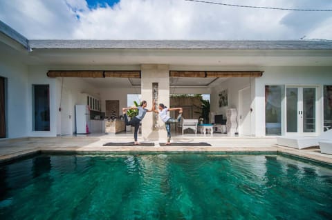 Day, Balcony/Terrace, Guests, Swimming pool, Swimming pool