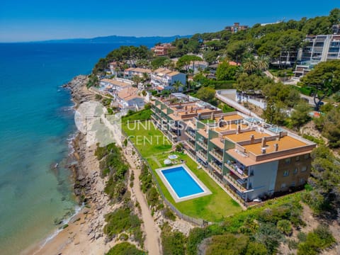 Property building, Sea view, Swimming pool