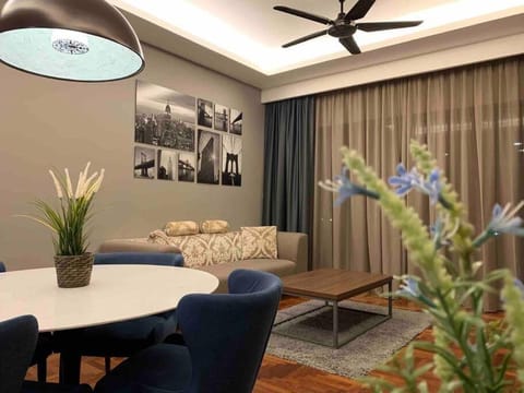 View (from property/room), Balcony/Terrace, Living room, Photo of the whole room, Decorative detail, Seating area, Mountain view, Street view, children, Family, fireplace, furniture, hair dresser, locker, laundry