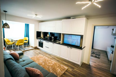 Communal lounge/ TV room, TV and multimedia, Kitchen or kitchenette, Living room, Seating area, minibar