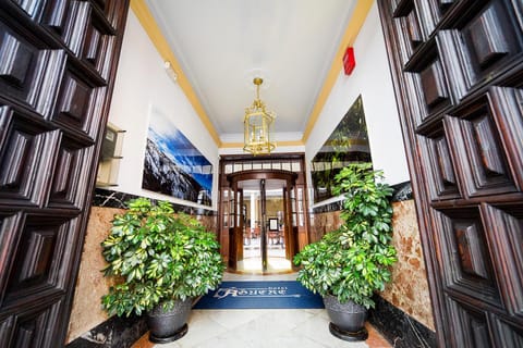 Facade/entrance