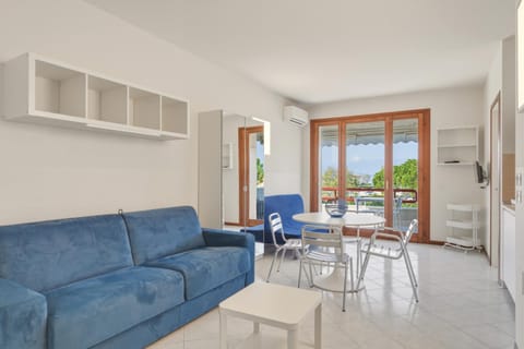 Living room, Photo of the whole room, Seating area