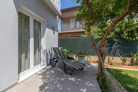 Property building, Garden, Balcony/Terrace, Garden view, sunbed