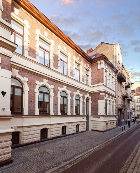 Property building, Street view