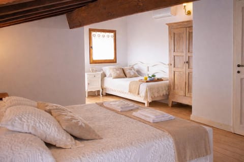 Bed, Photo of the whole room, wardrobe