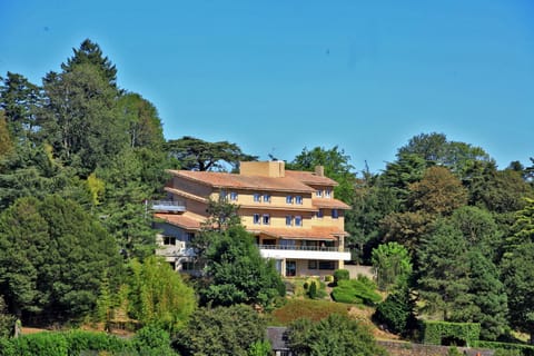 Facade/entrance, View (from property/room)