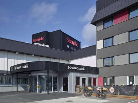 Property building, Facade/entrance, On site