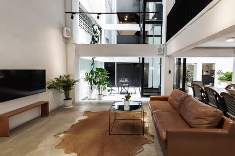 Communal lounge/ TV room, Living room, Seating area