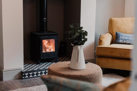 Penny Black Cottage House in Telford