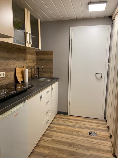 Pension Sandfeld, Am Sandfeld 1 Apartment in Mecklenburgische Seenplatte