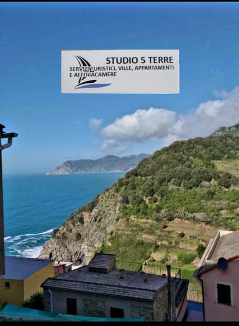 Day, Natural landscape, Logo/Certificate/Sign, Mountain view, Sea view