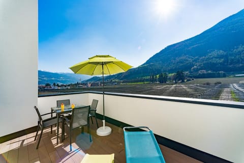 Balcony/Terrace, Mountain view