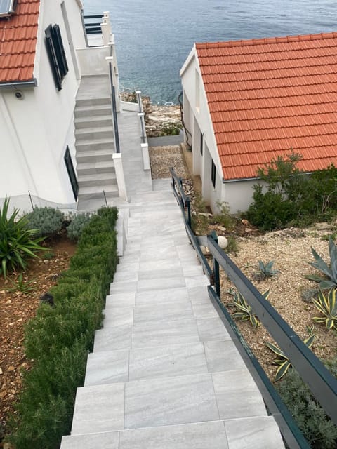 BEACH HOUSE ZECJA House in Dubrovnik-Neretva County