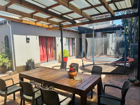 Stay at 11 on Gull Bed and Breakfast in Cape Town