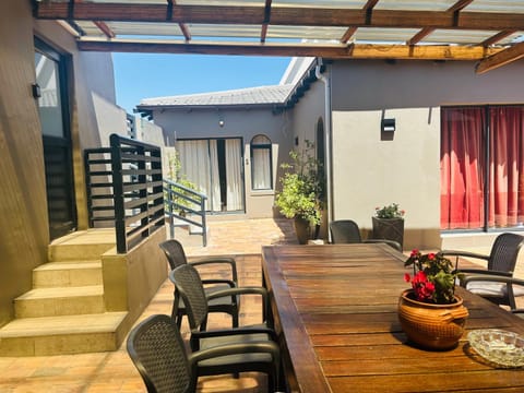 Stay at 11 on Gull Bed and Breakfast in Cape Town