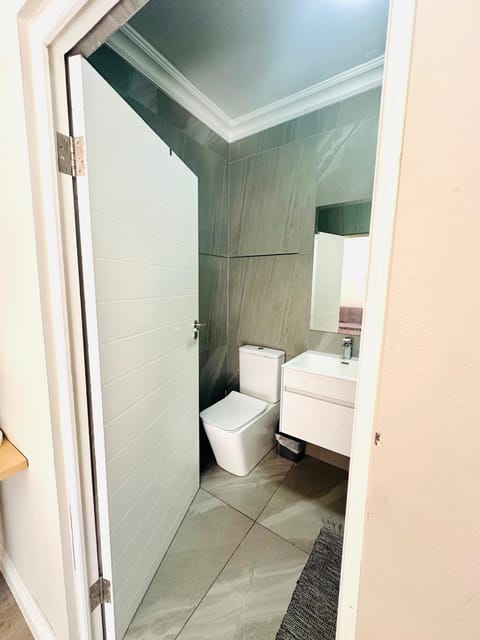 Stay at 11 on Gull Bed and Breakfast in Cape Town