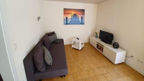 TV and multimedia, Living room, Evening entertainment