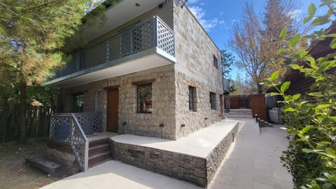 Property building, Facade/entrance, Balcony/Terrace