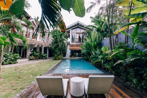 Property building, Day, Swimming pool, sunbed