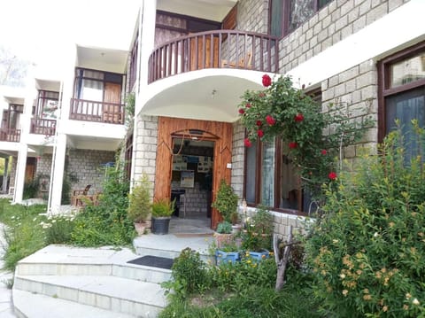 Facade/entrance