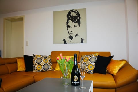 Living room, Seating area, Alcoholic drinks