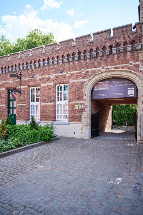 Property building, Facade/entrance, Parking