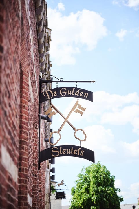 Facade/entrance, Property logo or sign, Logo/Certificate/Sign