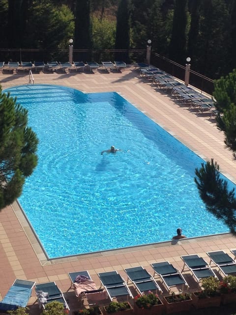 Swimming pool, Swimming pool