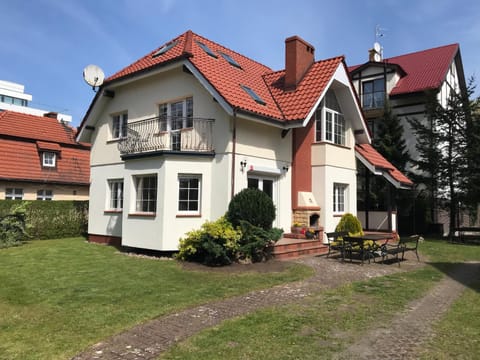 Property building, Spring, Day, Garden, Garden view
