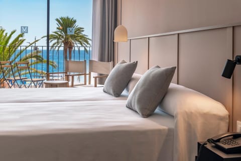 Bed, Sea view
