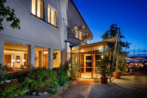 Property building, Restaurant/places to eat