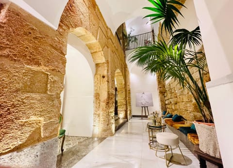Lobby or reception, Inner courtyard view