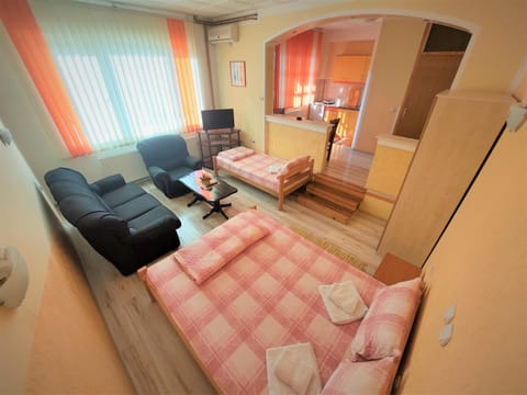 Bed, TV and multimedia, Living room, Photo of the whole room, Bedroom