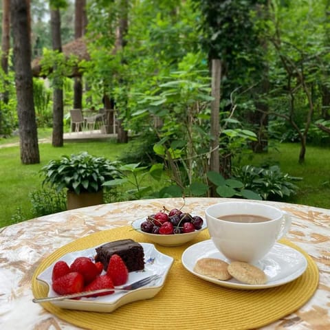 Garden, Food and drinks, Breakfast, Continental breakfast