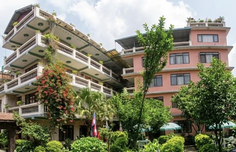Property building, Restaurant/places to eat, Restaurant/places to eat, Garden, Garden view, Inner courtyard view