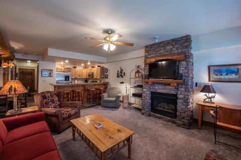 3 Br- Sleeps 8 with Jetted Tub - No CF Apartment in Colorado