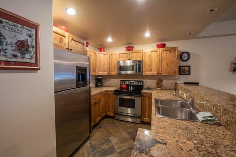 3 Br- Sleeps 8 with Jetted Tub - No CF Apartment in Colorado