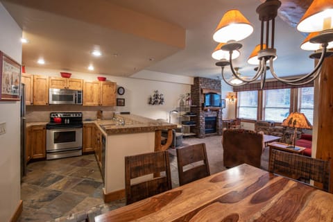 3 Br- Sleeps 8 with Jetted Tub - No CF Apartment in Colorado